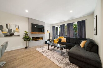 Building Photo - 2110 W Washington Blvd