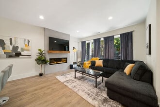 Building Photo - 2110 W Washington Blvd