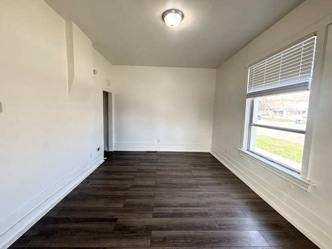 Building Photo - 379 E 800 S