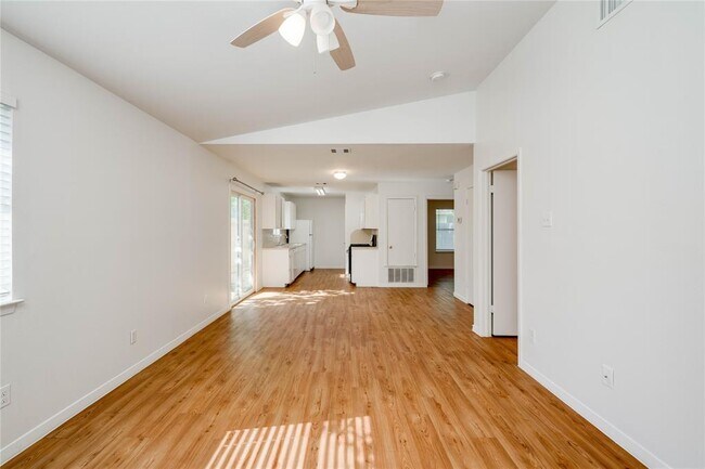 Foto del edificio - 8110 Willet Trail