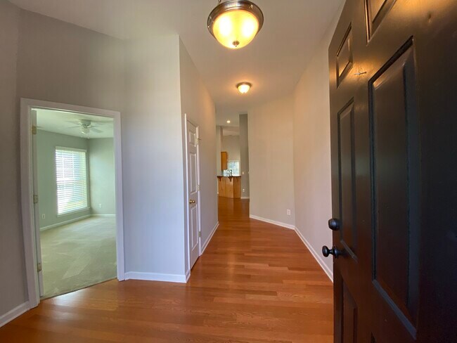 Foto del edificio - 216 Turnbridge Cir