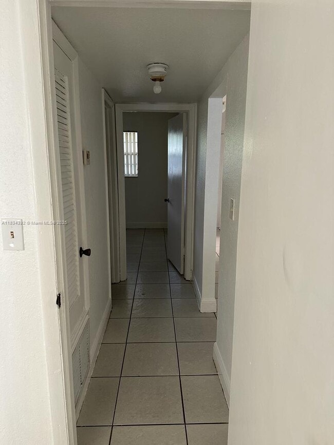 Building Photo - 17255 SW 95th Ave