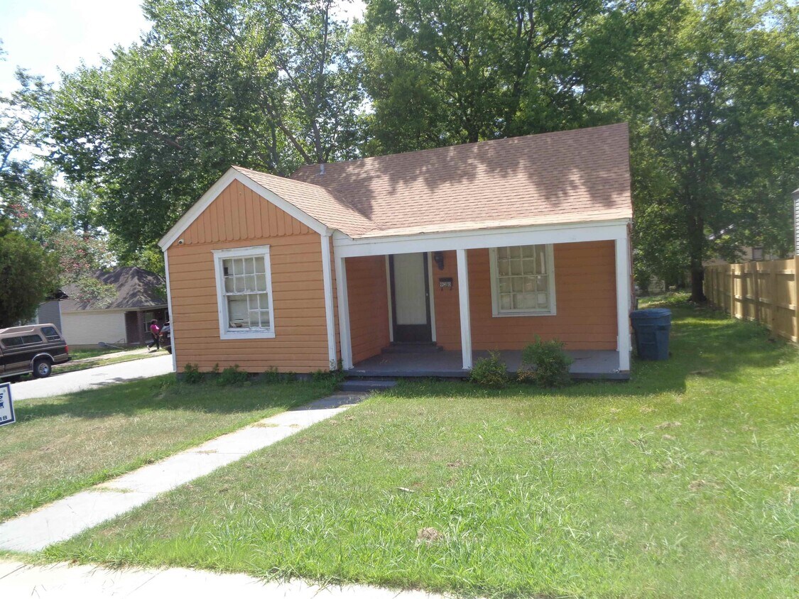Foto principal - 920 S Elm St