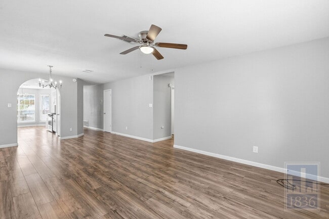 Building Photo - 1612 Sylvia Ln