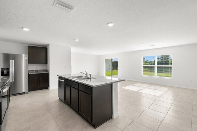 Building Photo - LIKE NEW Home for Rent in Ridgewood!