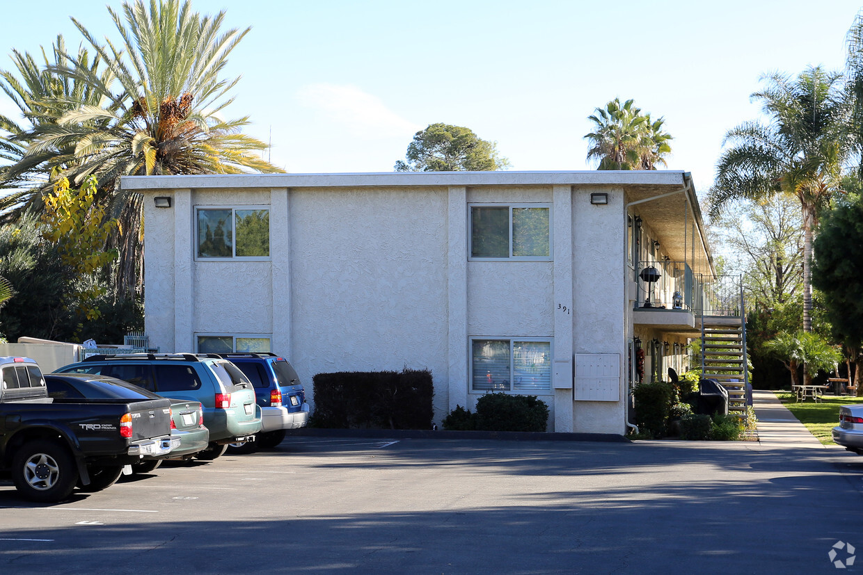 Primary Photo - Emerald Estates
