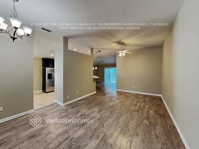 Foto del edificio - 372 Sunshine Dr