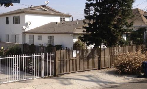 Foto del edificio - 1421 W 35Th Pl