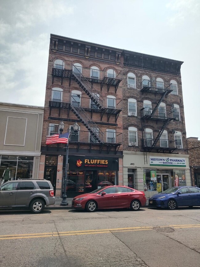 Building Photo - 492 Broadway