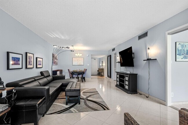 Foto del edificio - 3151 S Palm Aire Dr