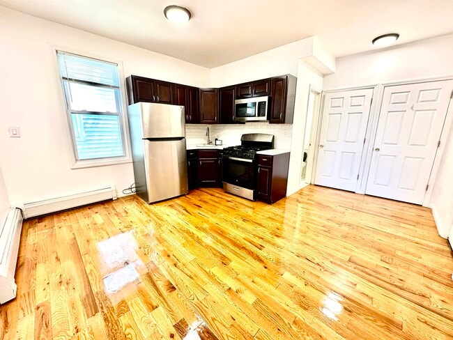 Building Photo - 245 Duncan Ave