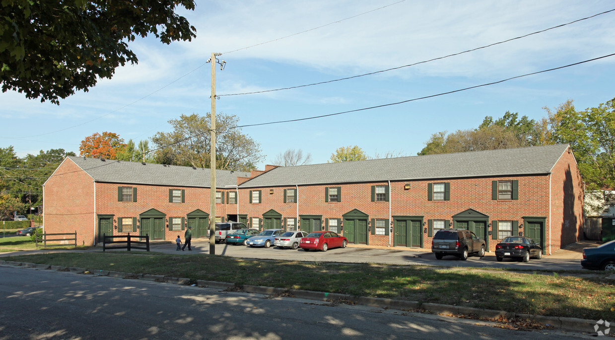 Primary Photo - Oxford Square Apartments