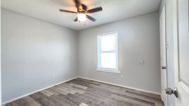 Foto del edificio - 911 E 37th St