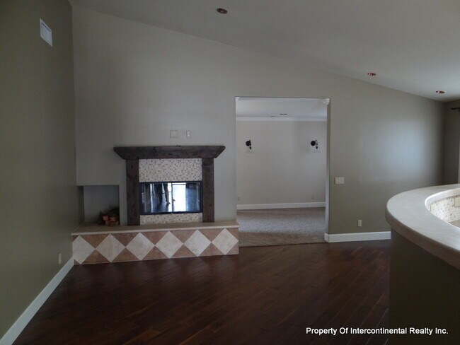 Foto del edificio - Coming Soon!! Remodeled Woodside Cottage w...