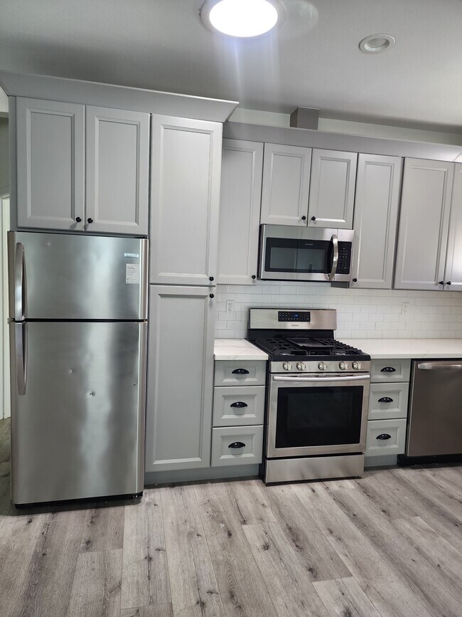 Building Photo - 119 S Westmoreland Ave