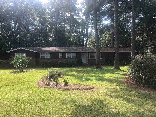Building Photo - 1105 Sarasota Dr