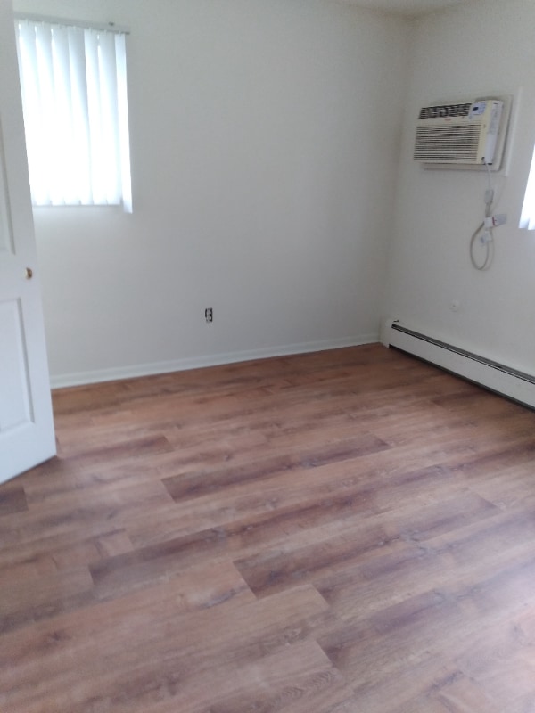 Foto del edificio - 2483 E Maple Rd