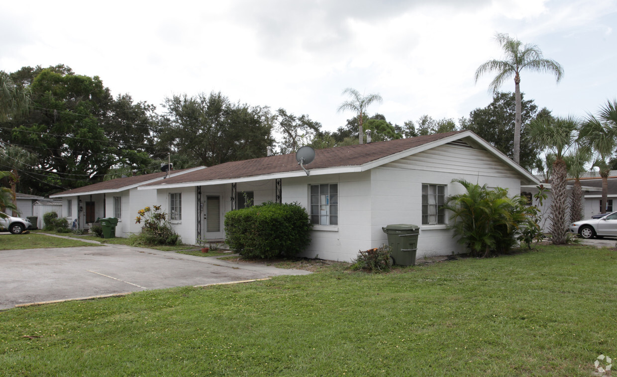 Primary Photo - Hillview Garden Apartments