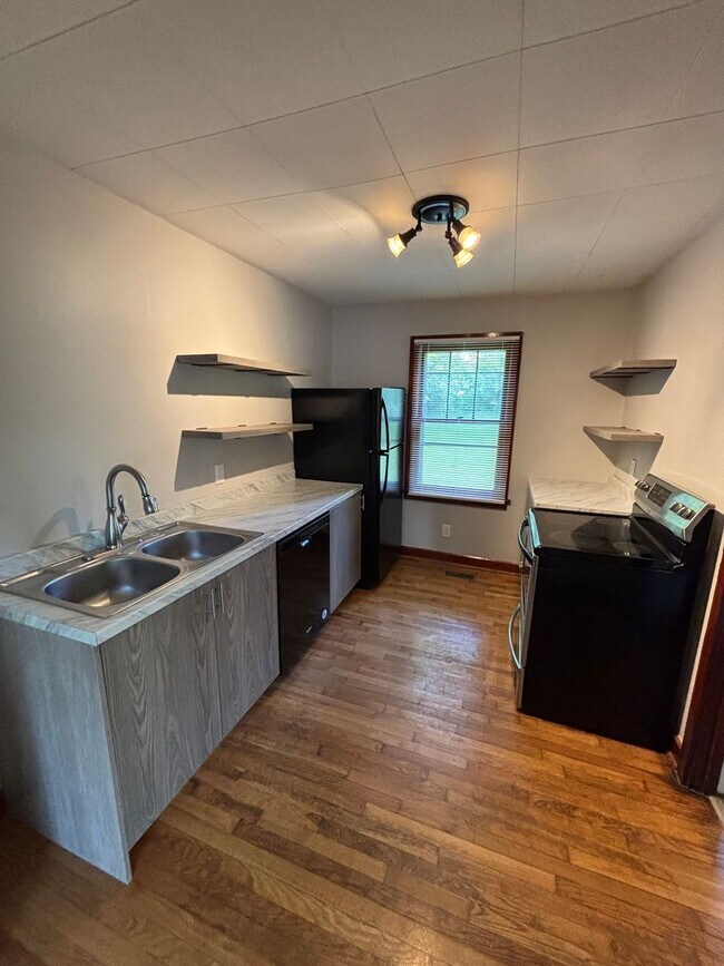 Foto del edificio - Newly Renovated and Accepting Section 8!!!