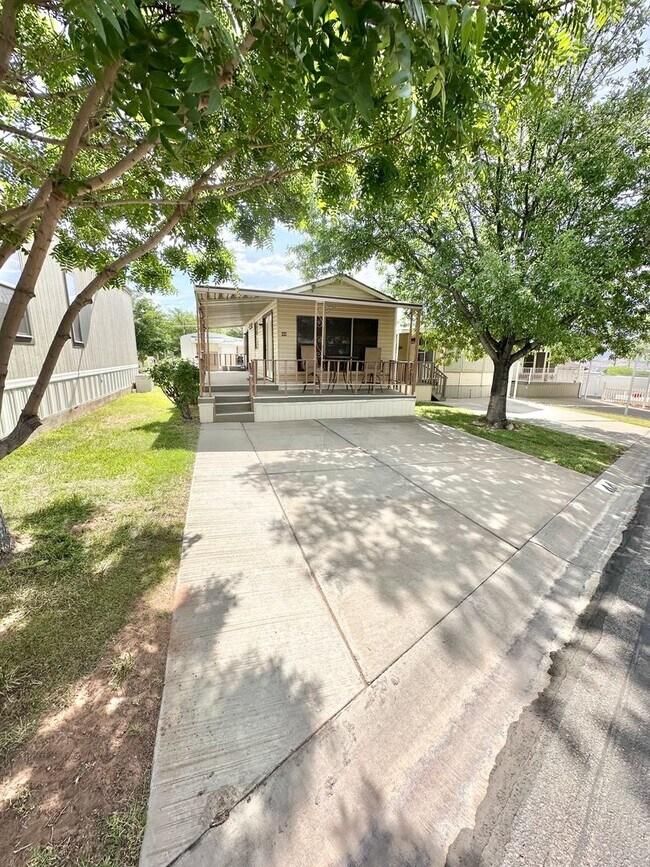 Foto del edificio - 55+ Community 1 Bed 1 Bath.