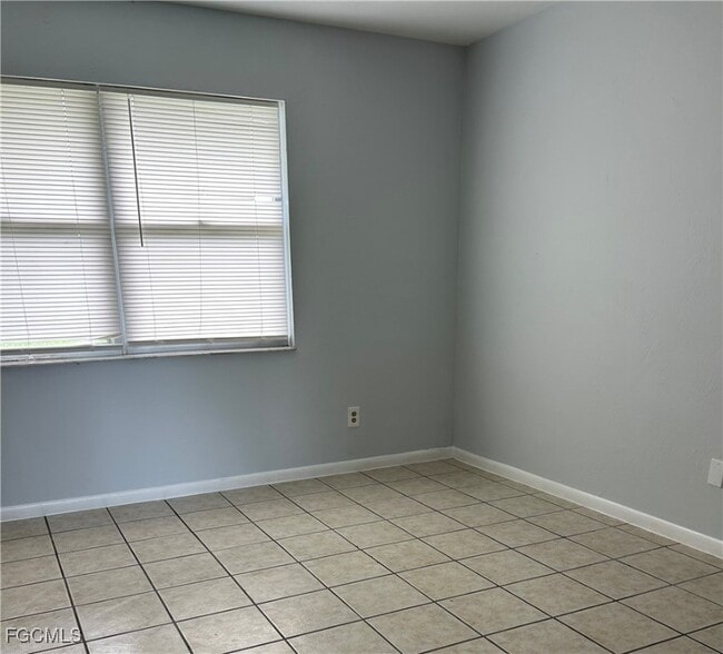 Foto del edificio - 953 NE Pine Island Ln