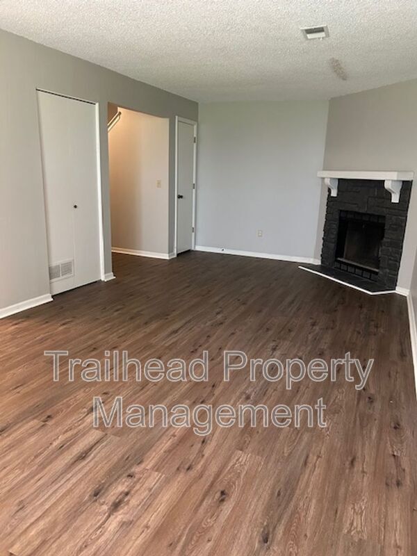 Foto del edificio - 8302 N Everton Ave