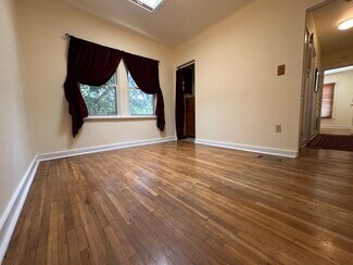 Building Photo - 4933 Aldama St