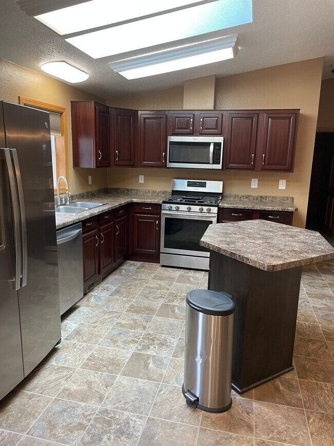 Foto del edificio - 715 95th St NW