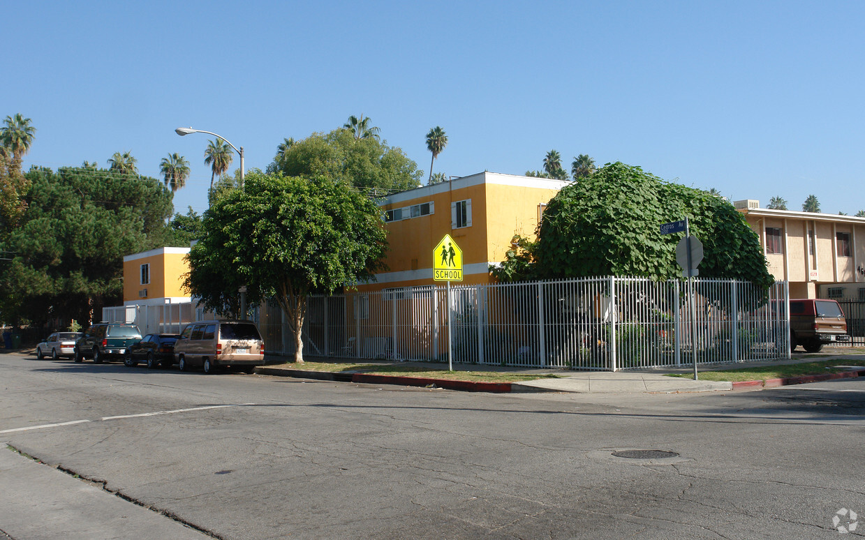Primary Photo - 6212 Cedros Ave