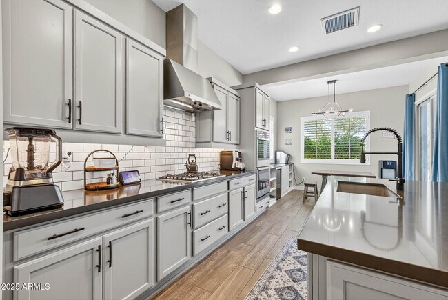 Foto del edificio - 3210 N 198th Ln