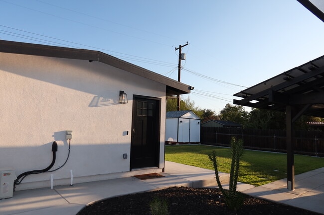 Building Photo - 1322 Campus Ave