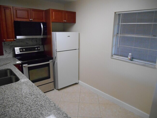 Foto del edificio - 2615 NE 1st Ct