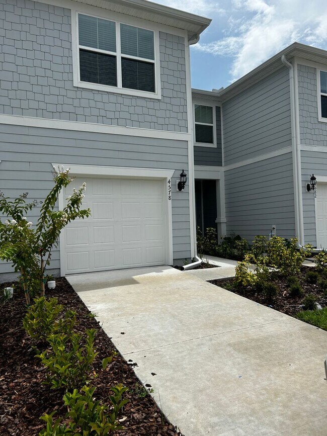 Foto del edificio - Move In ASAP!! - Brand New 3 bedroom 2.5 bath Townhouse for rent in Kissimmee, FL.