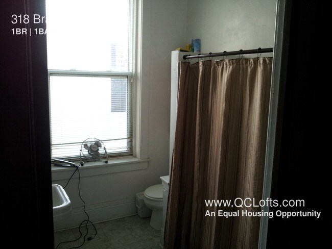 Foto del edificio - 318 Brady St