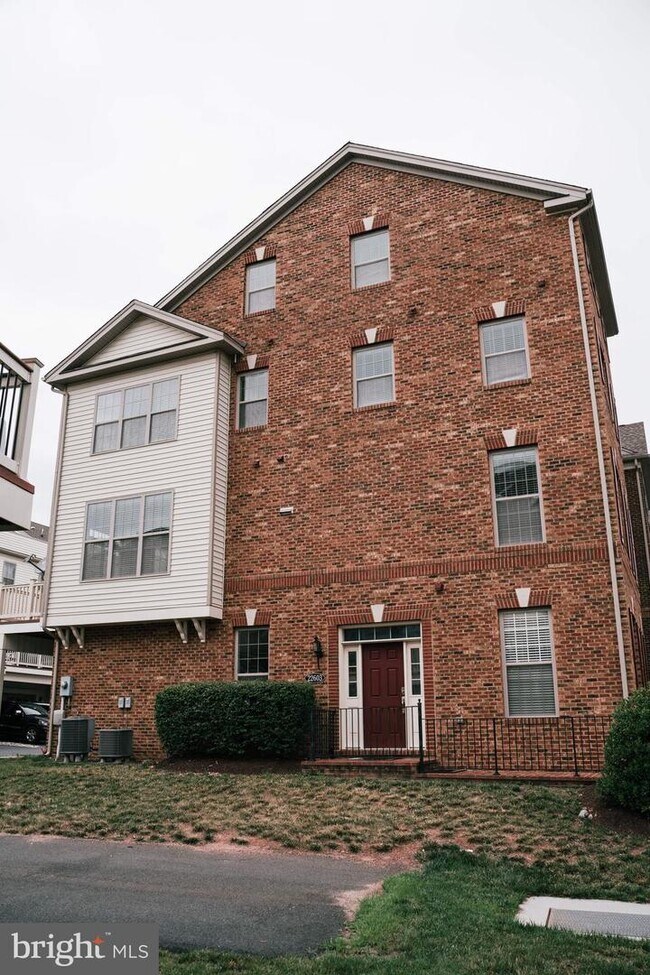 Building Photo - 22603 Willington Square