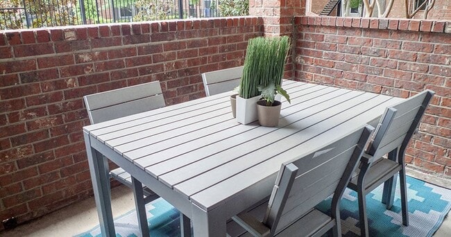 Foto del edificio - The Versailles Apartments