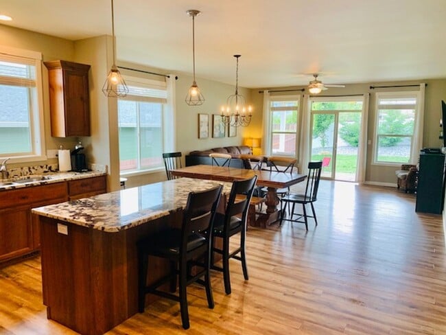 Building Photo - 3 Bedroom, 1.75 Bath Home