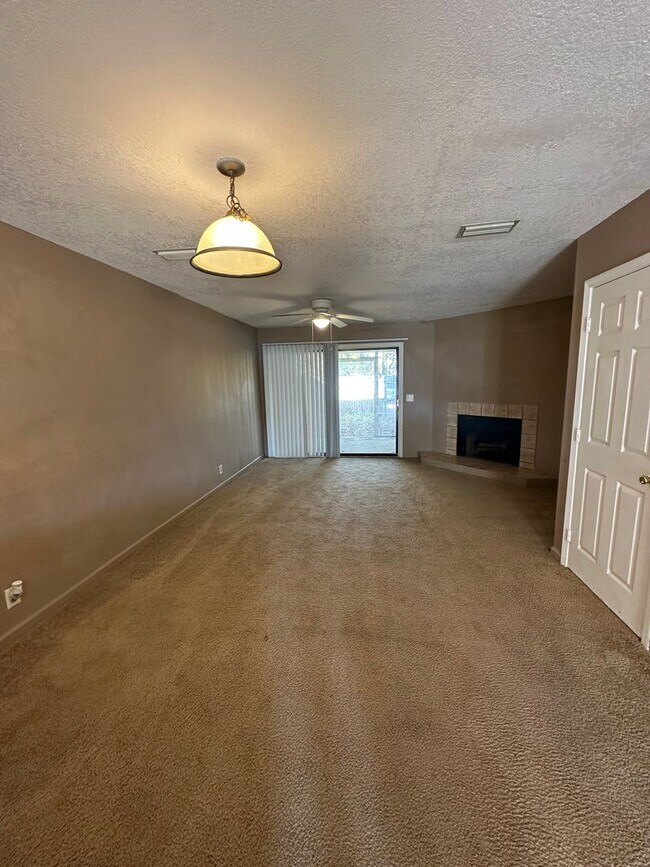 Building Photo - 126 Inlet Reach Cir