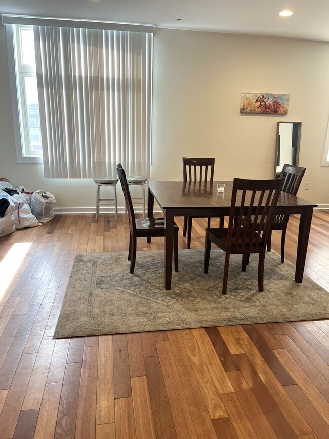 Foto del edificio - 1829 Vineyard St