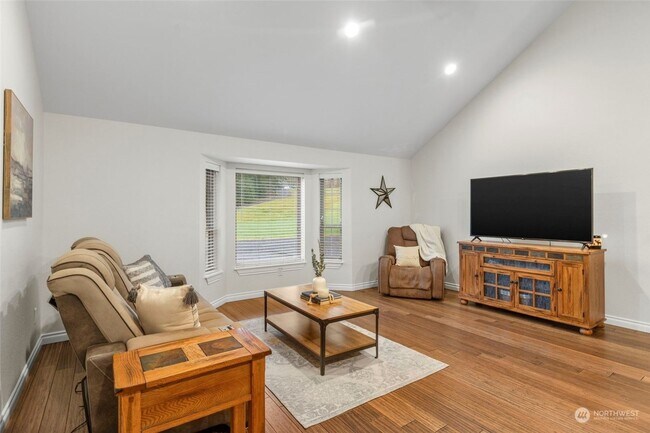 Foto del edificio - Maple Valley farm house - 3 bedroom +Den a...