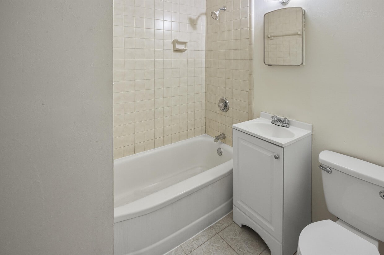 Primary Photo - 1033 Croft Ave NE