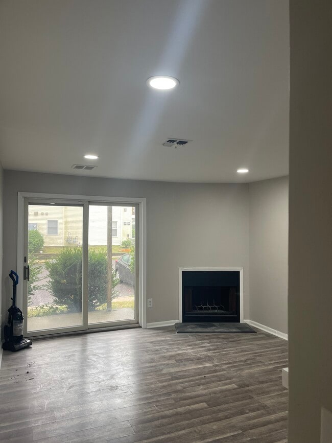 Fire place - 700 N Franklin Blvd