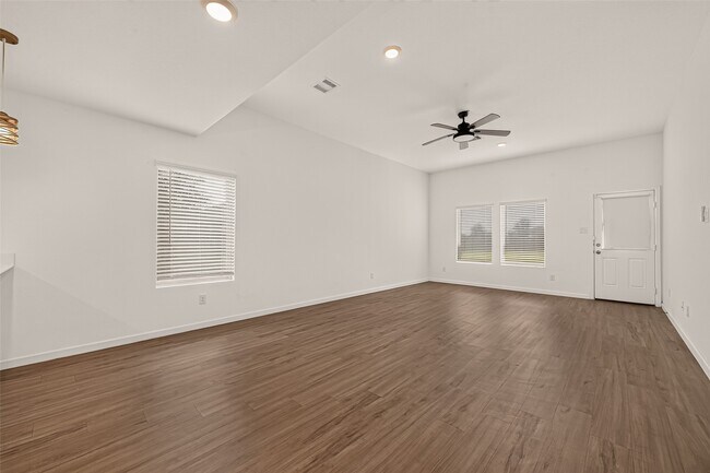 Building Photo - 3242 Spanish Oak Ln
