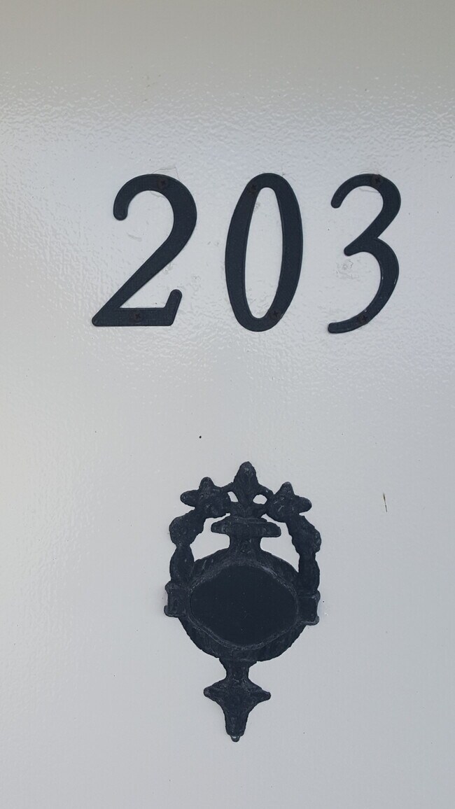 Unit 203 - 1 Vista Palm Ln