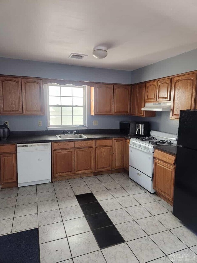 Building Photo - 376 Badger Ave