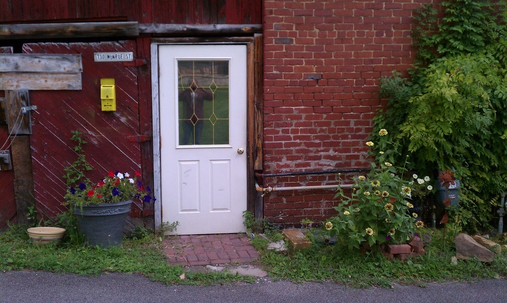 Primary Photo - 210 Ridge Ave