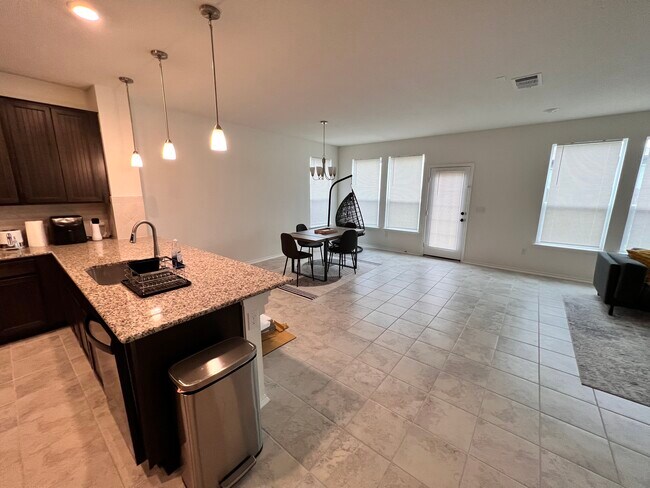 Foto del edificio - 6408 Carriage Pines Dr