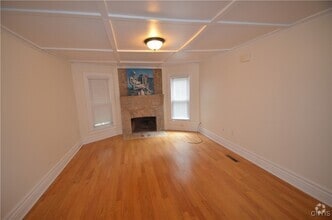 Building Photo - 359 Green St