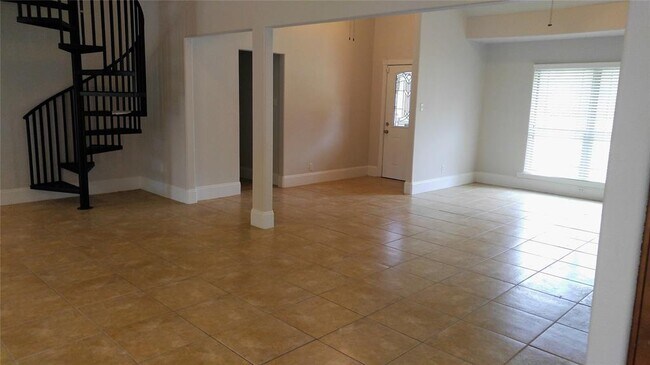 Foto del edificio - 613 Baywood Dr