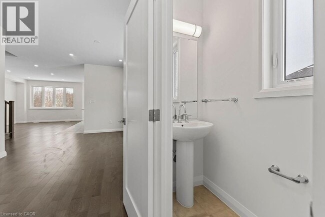 Building Photo - 207 Alessio Dr